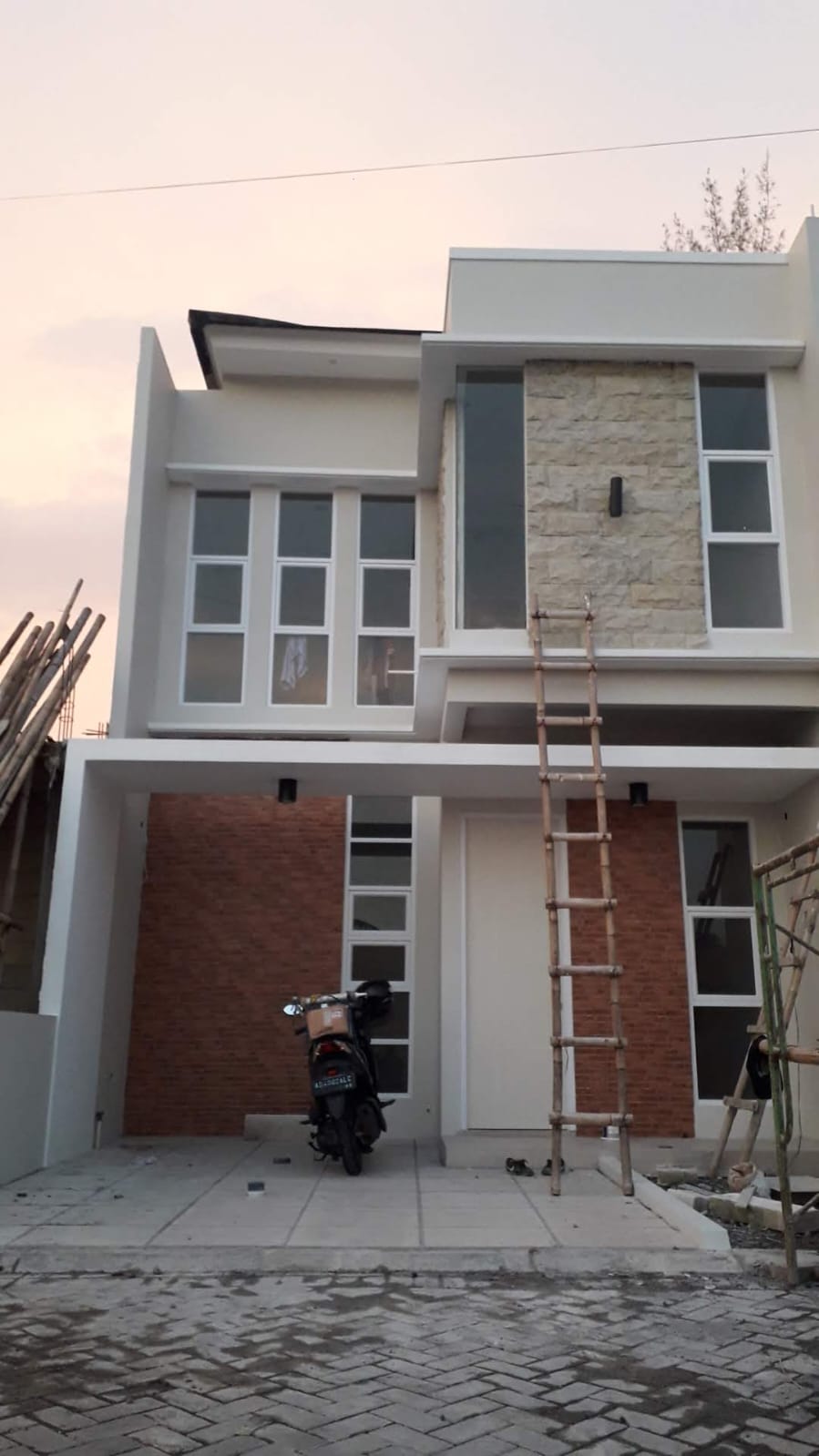 Proyek Interior & Ceiling #2 - Pemasangan plafon gypsum dan pencahayaan downlight terintegrasi