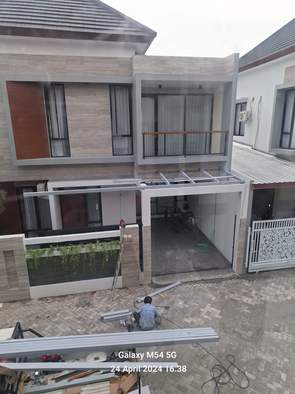 Pekerjaan Floor & Tiling #3 - Pemasangan lantai granit dan leveling lantai presisi