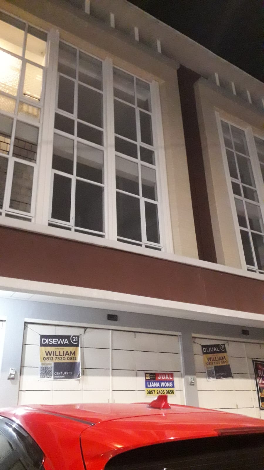 Area Resepsionis & Ruang Kerja #3 - Penataan furnitur built-in dan tata cahaya kerja